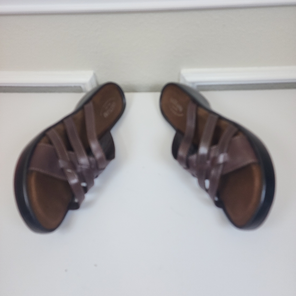 Eastland Brown Women's Poppy Wedge platform Sandal  11M heel height 2.5 " - Picture 4 of 10